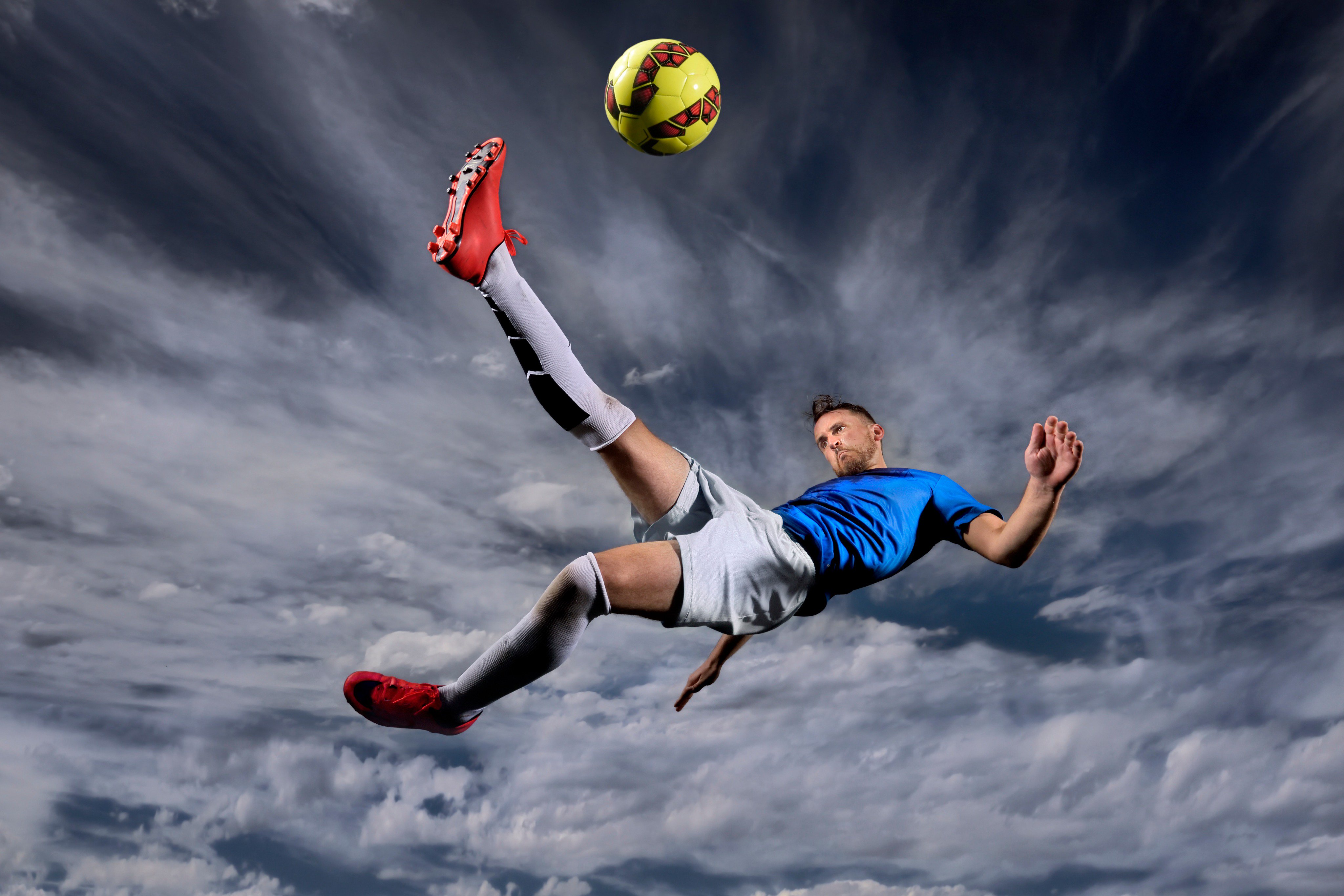 广州影豹足球俱乐部发布招聘球员公告，黎兵透露球队目标.